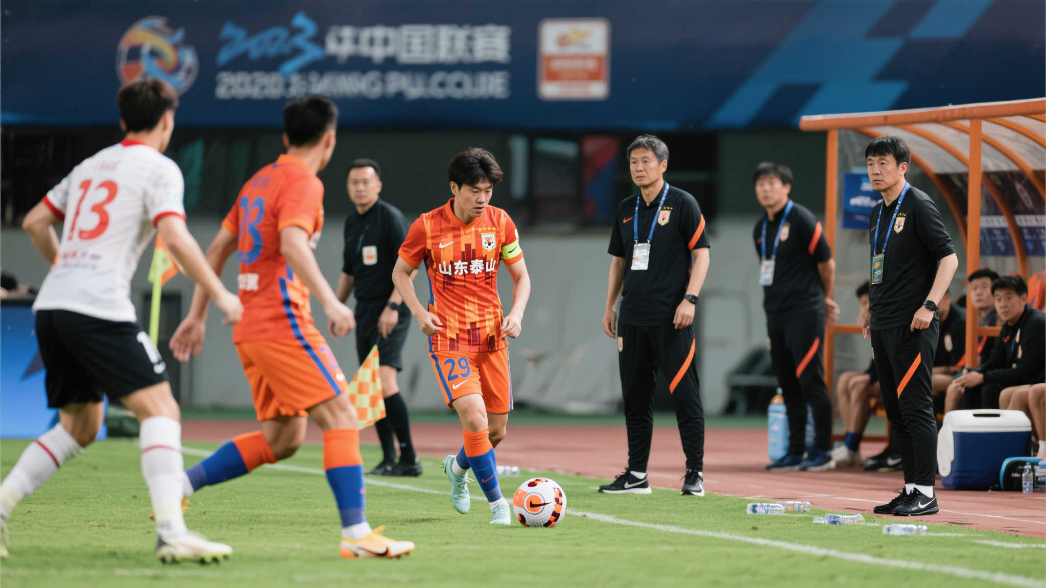 东体:泰山双线失利避重就轻令人遗憾,换帅或大换血成当务之急 自从进入新赛季以来,山东泰山队在国内联赛和亚冠赛场